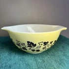 PYREX Yellow Gooseberry 1  1/2 Quart  Cinderella Mixing Bowl Spout Handles 1952-
