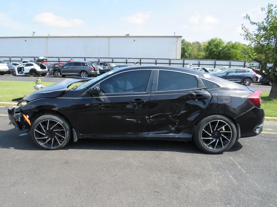 Honda Civic 2017 cabina caja de fusibles Foto 3 de 4