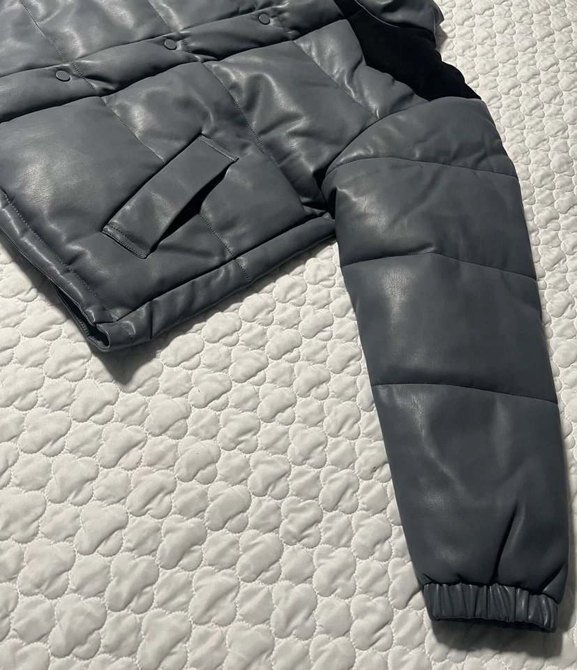 Chaqueta acolchada grande de cuero vegano para hombre, color gris tormentoso Foto 4 de 4