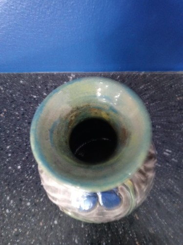 Studio Art Pottery Bud Vase Green & Blue Flowers Artist Signed Ceramic Glazed 4" - Picture 5 of 8
