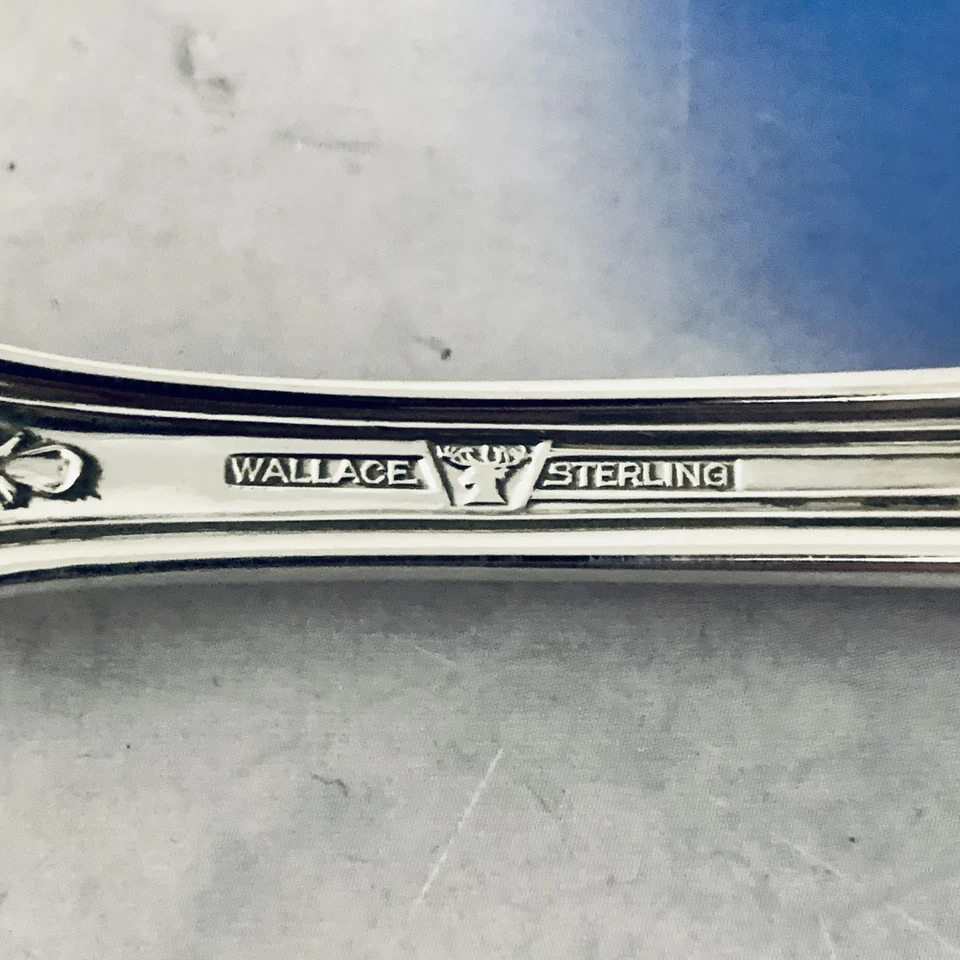 TENEDOR DE SERVIR DE PLATA ESTERLINA WALLACE SIR CHRISTOPHER 9-1/4" ¡COMO NUEVO! Foto 3 de 3