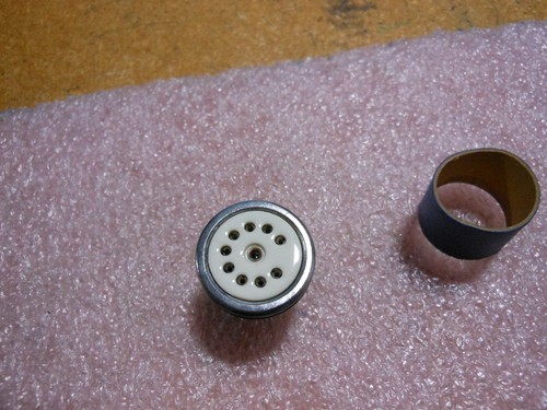 JETTRON / SPERRY SOCKET PLUG IN PART # 723570-1 NSN: 5935-00-578-3720 - Picture 5 of 5