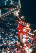 Caldwell Jones of the Philadelphia 76ers Basketball 1980 Photo 4