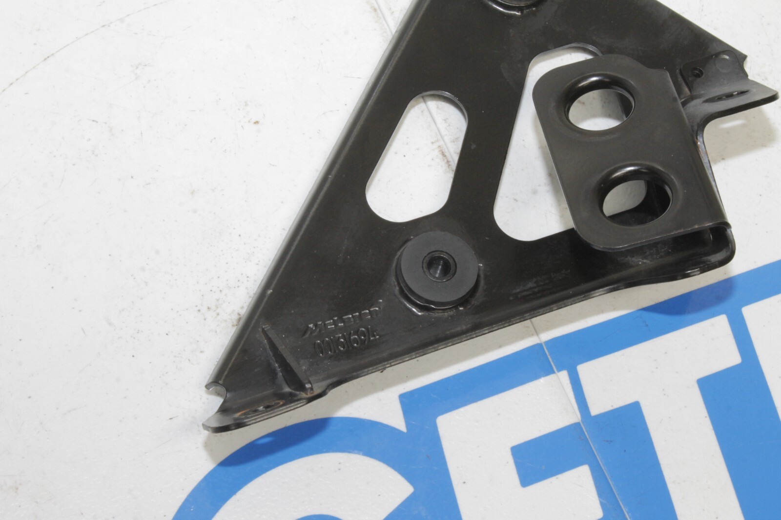 12-14 MCLAREN MP4-12C 12C OEM RH RIGHT ENGINE MOUNT BRACKET MOUNT 00131694 STOCK