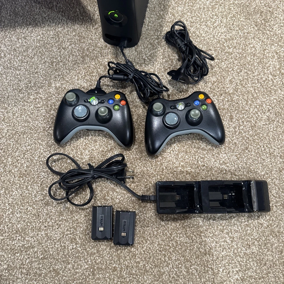 Consola Xbox 360 Elite 2 mandos todos los cables 19 juegos 2 auriculares Foto 2 de 4