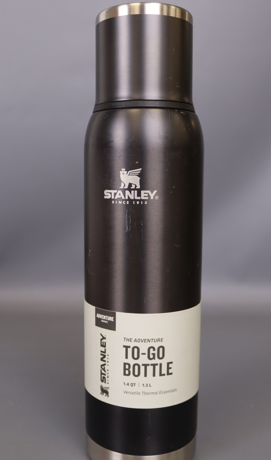 Botella de vacío Stanley Adventure-To-Go 1,4 qt, boca ancha carbón brillo