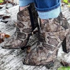 Valeria Leal Animal Snakeskin Side Zip Booties Made in Mexico. size 5.5 NWOT