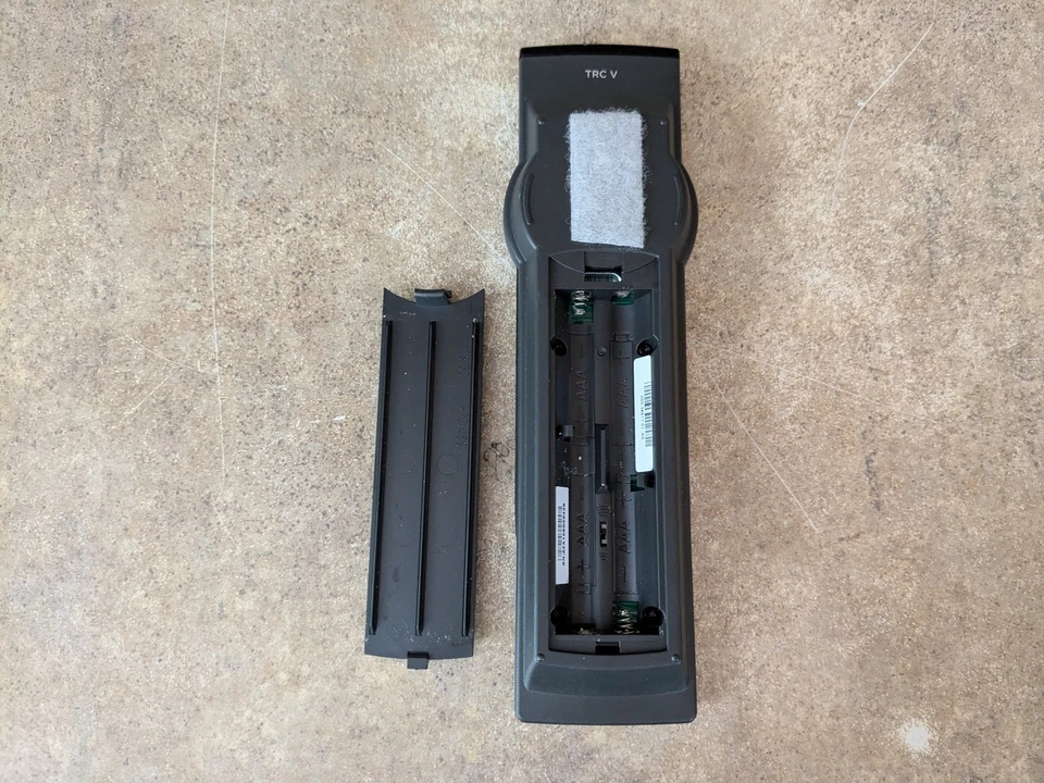 CISCO TELEPRESENCE REMOTE CONTROL TRC V 800-34911-01 B1-3(25x) - Image 3 of 4