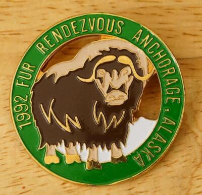 Vintage Costume Jewelry Anchorage Alaska Souvenir 1992 Fur Rendevous Brooch Pin