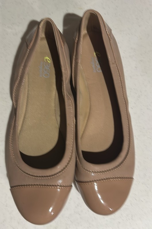 NEW E360 Easy Spirit Slip On Shoes Women 9 Tan / Beige