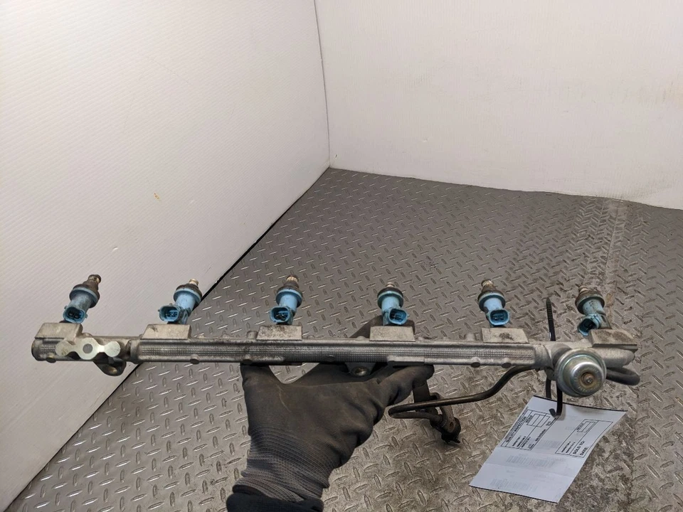 Tubo de riel de combustible 98-05 Lexus GS300 IS300 SC300 con inyectores OEM 23807-4603 1180329 Foto 2 de 4