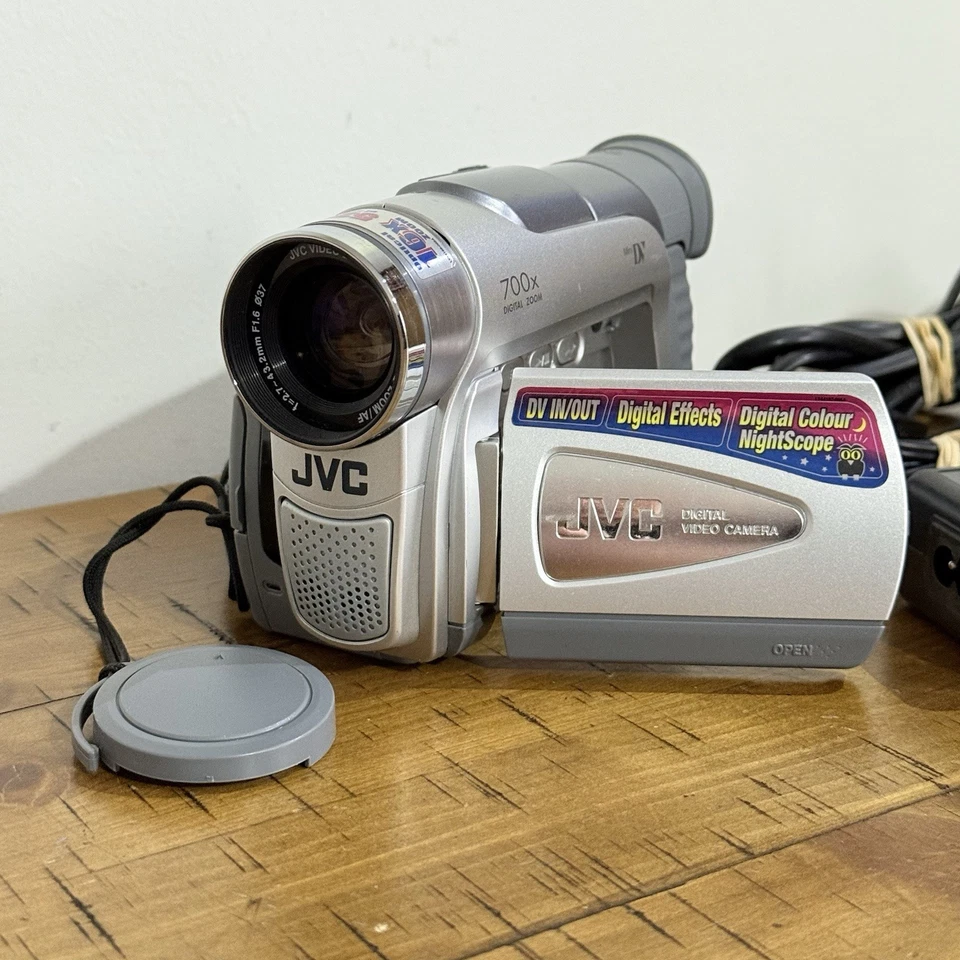JVC GR-D31EK Handheld MiniDV Camcorder Silver Tested With Charger - Need Battery - Image 4 of 4