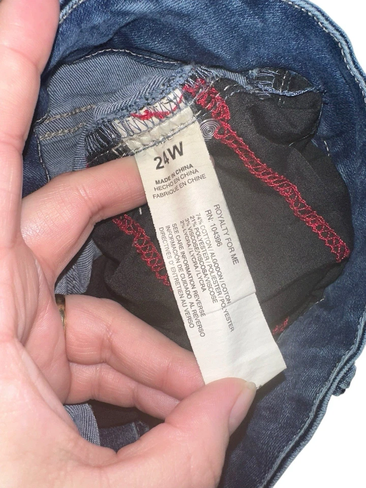 Pantalones Cortos Royalty For Me Plus Para Mujer Calce Curvilíneo 24W Bermudas Envejecidas Foto 4 de 4