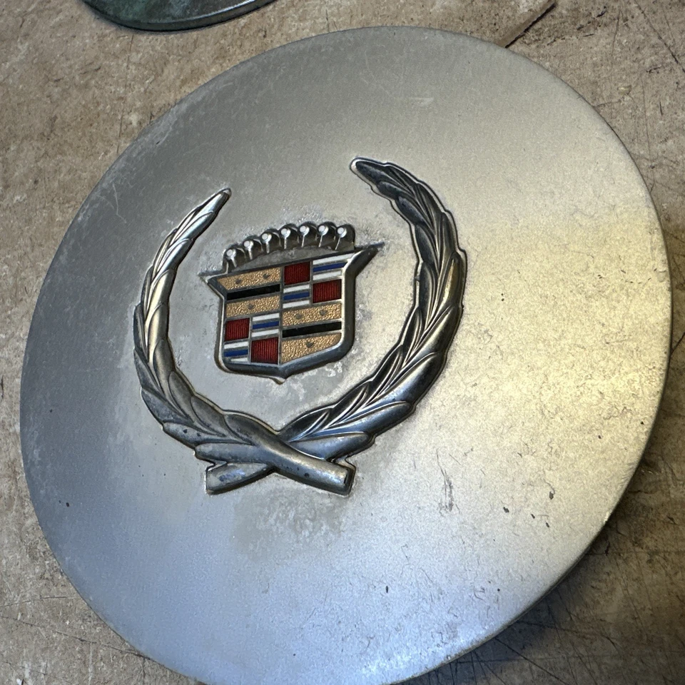 Cadillac Allante 1987-1992 tapas centrales de llantas de aleación (SET 4) - Arañazos pero raros Foto 4 de 4