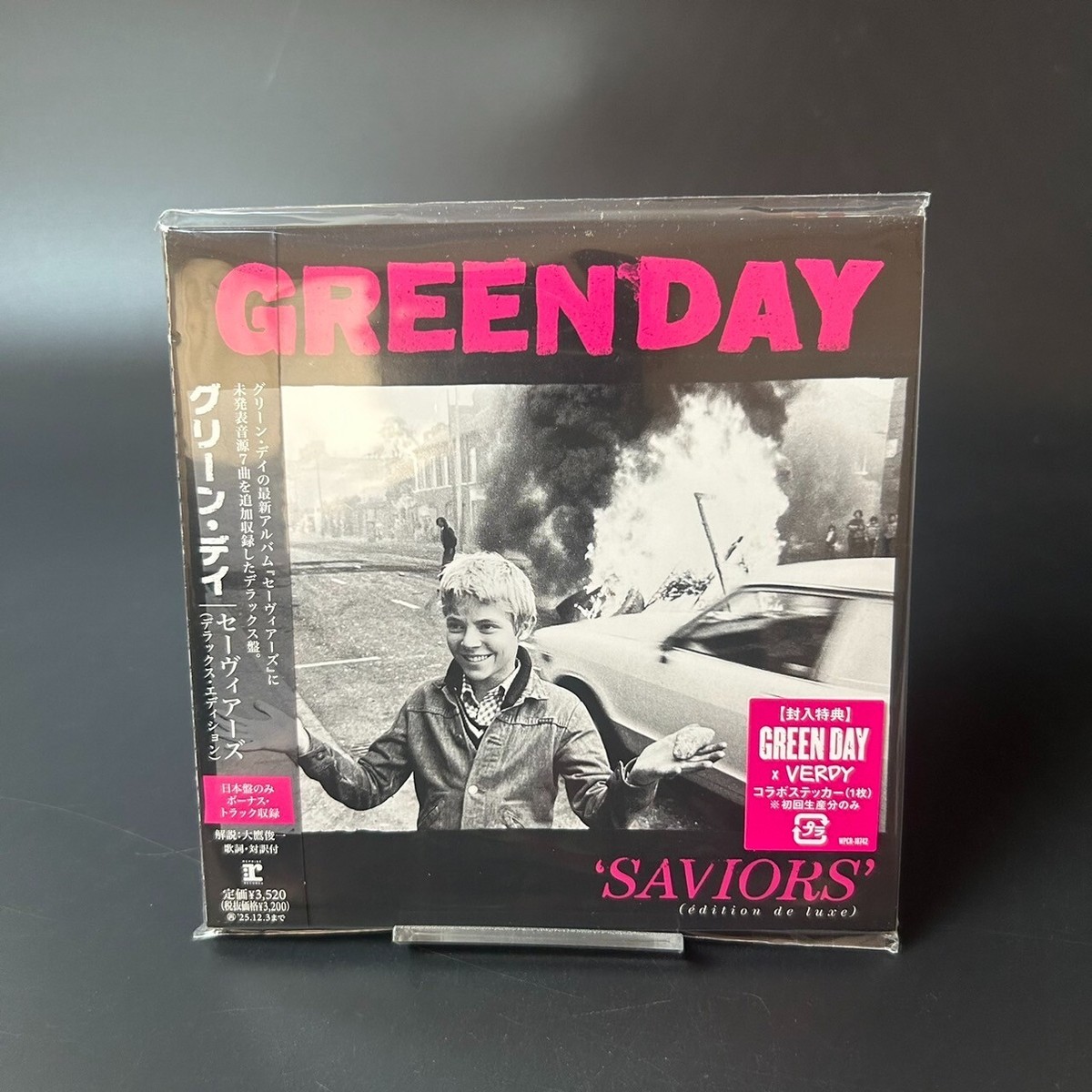 グリーン・デイ SAVIORS LIMITED DELUXE EDITION GREEN DAY SAVIORS Deluxe Edition CD + Bonus Tracks Japan
