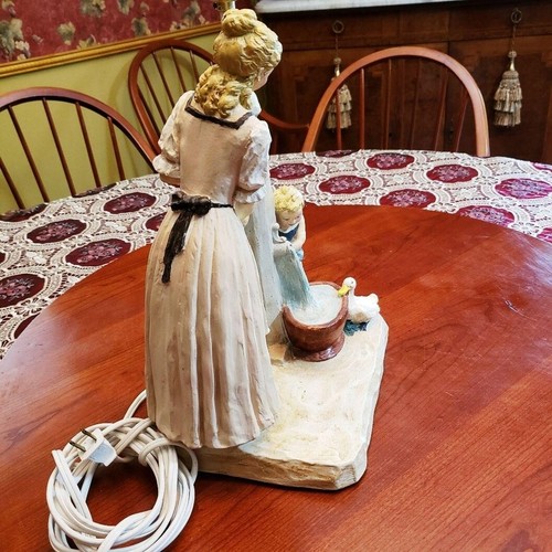Beautiful Vintage 50 yr 1970 Figural Lamp Lady with Child & Duck at the Fountain - Picture 9 of 12