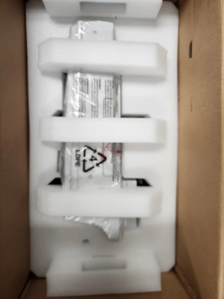 BRAND NEW! Bernina 880 Plus Package w/ V9 DESIGNER PLUS & JUMBO HOOP, ALL NIB!! - Image 2 of 4