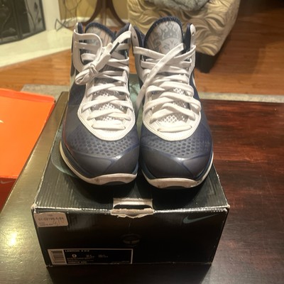 LeBron 8 V/2 Yankees Size 9 With Box 429676400 Great Condition