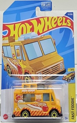 Hot Wheels 2022/037 - Treasure Hunt - Fast Foodie - Quick Bite /K32