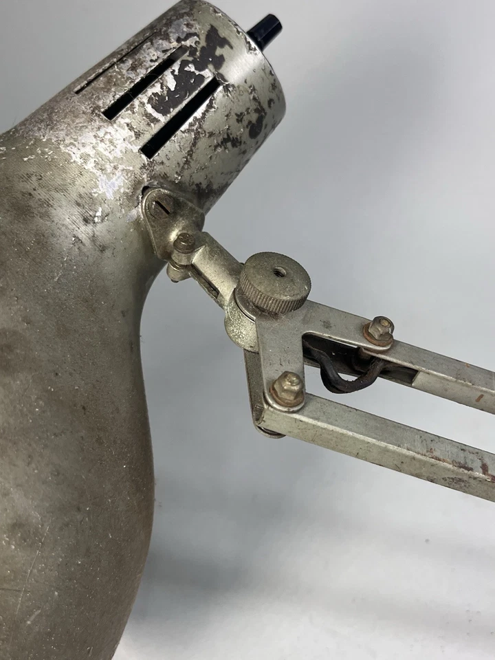 Vintage Z-Lyte Articulating Swing Arm Drafting Desk Table Lamp by Yamada Lamp Co - Image 4 of 4