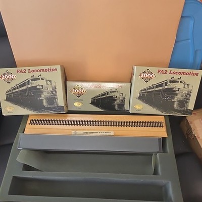 PROTO 2000 HO Alco FA2/FB2 Diesel Locomotive Set Lehigh Valley Maroon/Yellow