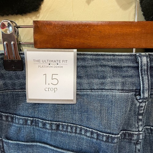 Chico’s The Ultimate Fit Cropped Jeans NWT - Picture 4 of 8
