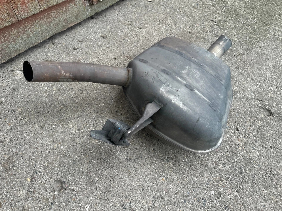 Silenciador de escape trasero BMW 535i GT P30843 2010-2013 TRACCIÓN TRASERA 3,0 L lado del pasajero OEM Foto 3 de 4