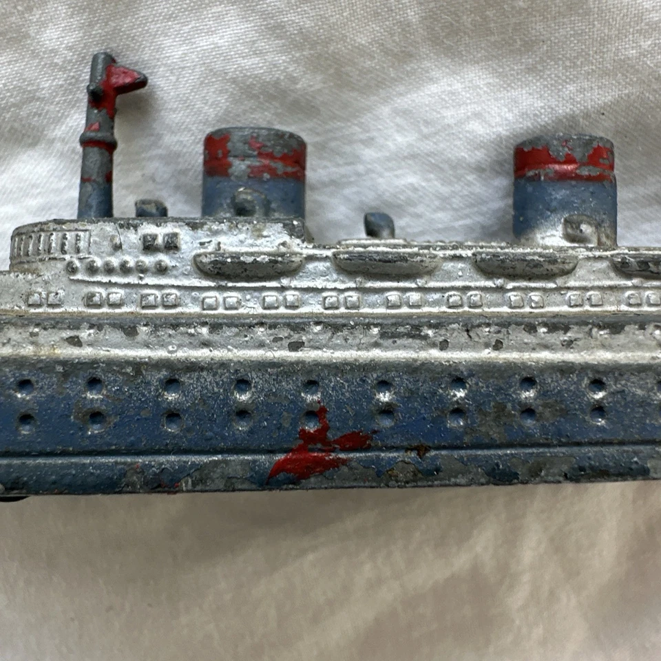 Barco de transporte de pasajeros fundido vintage Tootsietoy años 40 Foto 3 de 4