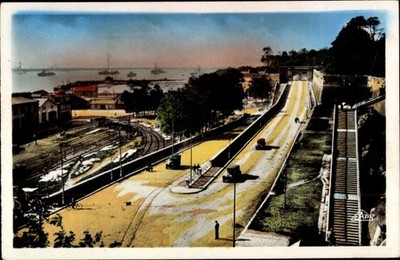Ak Brest Finistère, Blick auf eine Straße, Fahrzeuge, Bäume, Hafen... - 4868745
