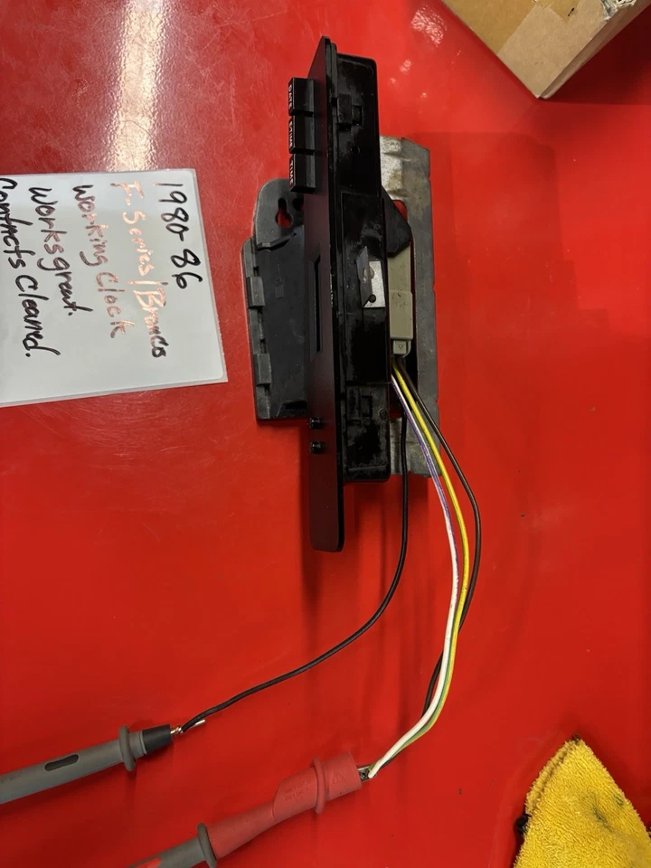 Reloj y enchufe digital para tablero delantero Ford F-150 1980-1986 OEM de fábrica #325 Foto 3 de 4