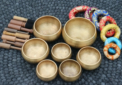 Gorgeous set of 7 hand beaten Gulfa singing bowls, handmade in Nepal, meditation - Picture 5 of 11
