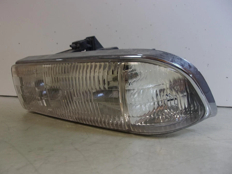 1999 - 2005 Chevrolet S10 Blazer / GMC S15 Jimmy Driver LH Headlight OEM - Image 2 of 4