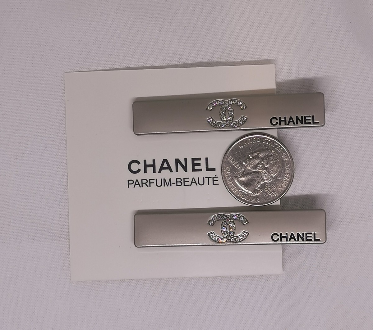 CHANEL ホワイトキルティングヘアピン CHANEL キルティング ヘアピン ホワイト - メルカリ