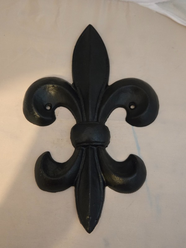 Cast Iron Wall Decor Fleur de Lis 9” x 6” Wall Hanging