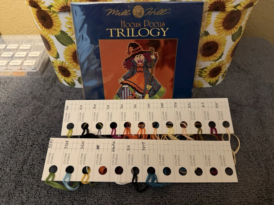 Lote de kits de punto de cruz con cuentas Mill Hill Hocus Pocus Trilogy Foto 4 de 4