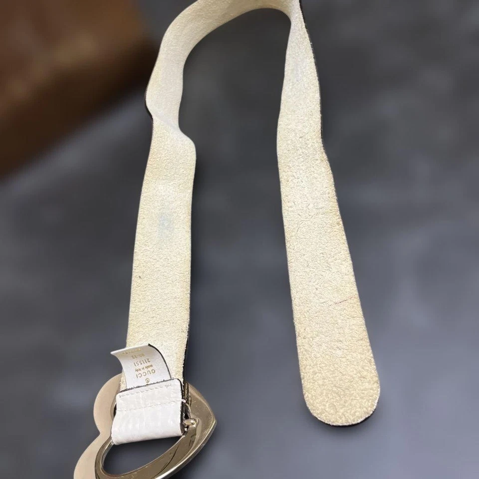 Cinturón Gucci Cuero Blanco Hebilla Corazón 80-32 Foto 4 de 4