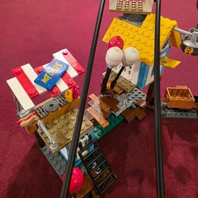 LEGO The Angry Birds Movie: Pig City Teardown (75824) Complete with Instructions
