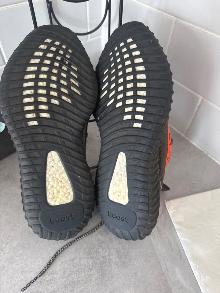 Size 9.5 - adidas Yeezy Boost 350 V2 Low Carbon Beluga, photo 4 of 4