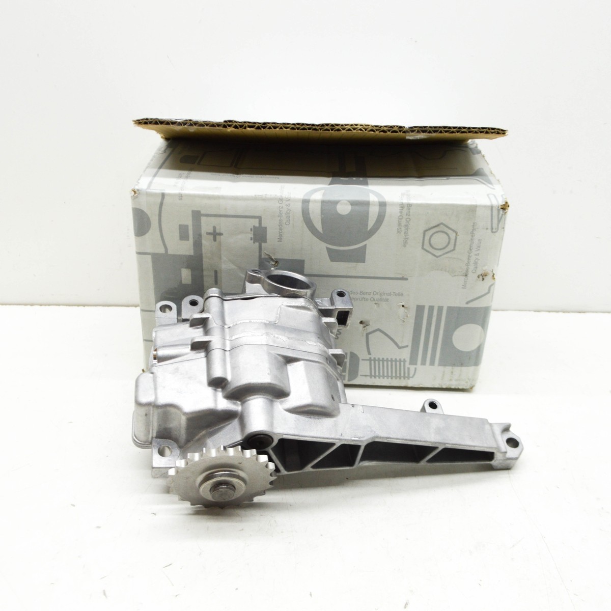 MERCEDES-BENZ CLK Cabrio A209 Engine Oil Pump A6421802000 NEW