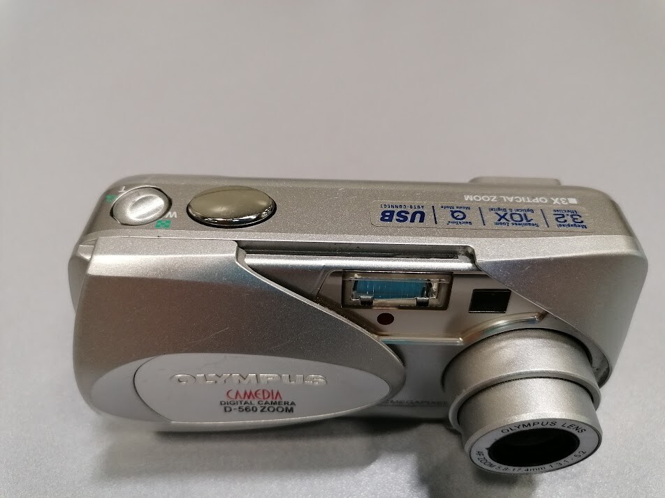 Olympus CAMEDIA D560 Zoom 3.2MP Digital Camera Silver Not Working For