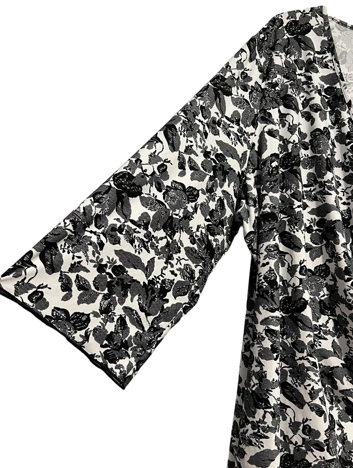 Blusa Essentials By Milano Feminina Plus Size 2X Preto Branco Floral Manga 3/4 - Imagem 4 de 4