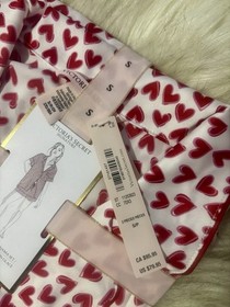 NWT Victoria&rsquo;s Secret Satin Short Pajama Set Lipstick Scattered Hearts SZ SMALL