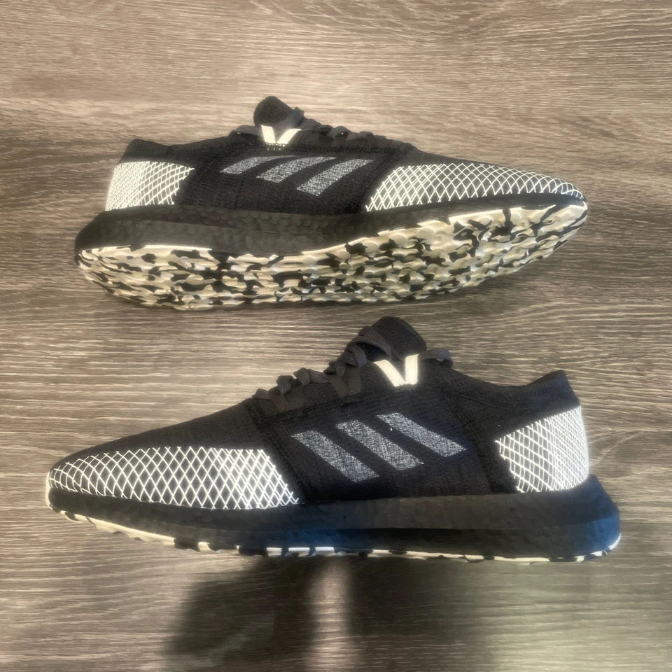 Adidas Pureboost Go Talla 10.5 Negro Zapatos para Correr Tenis para Hombres Foto 4 de 4