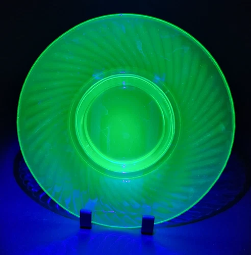 Vintage Uranium Glass Optic Swirl Green Vaseline Depression Glass 8" Plate