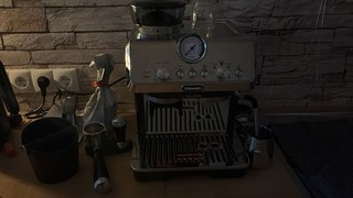 De'Longhi La Specialista Siebträger Espressomaschine mit Mahlwerk Manometer