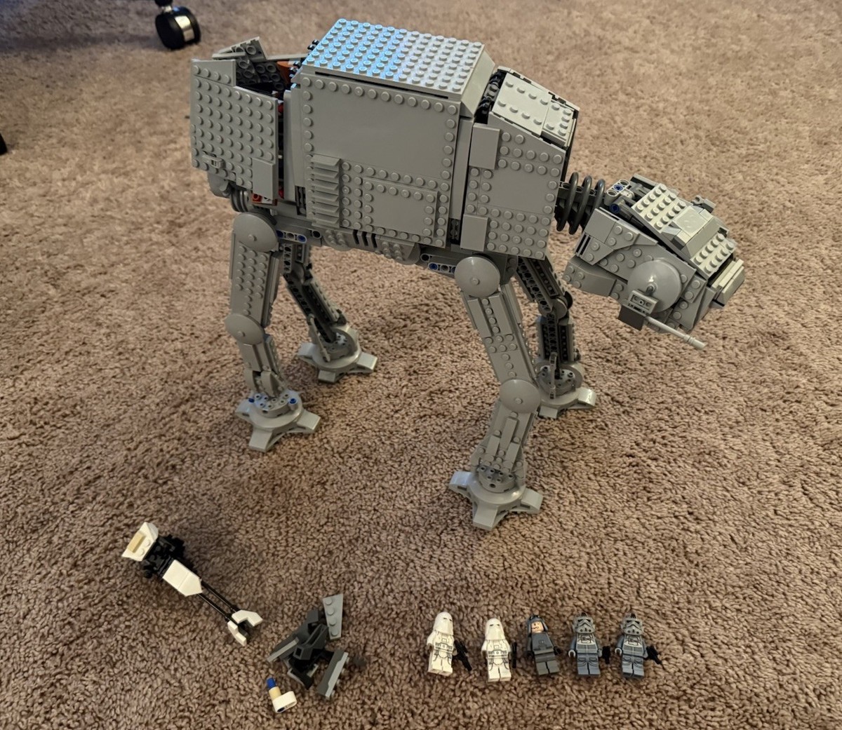 LEGO Star Wars: AT-AT (75288) W/ Most Minifigures Great Condition