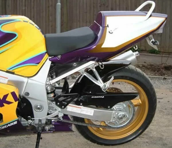 Guardabarros Pyramid Hugger negro brillante Suzuki GSXR 600 2000 - 2003 Foto 3 de 4