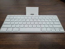 Apple iPad Keyboard Dock A1359 for 1st, 2nd, & 3rd Generation iPads 30-Pin 