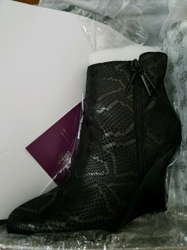 FERGIE Womens Aurora Wedge Booties Snake embossed 8.5 M NEW! HOT! STEAL $130 - Picture 7 of 7