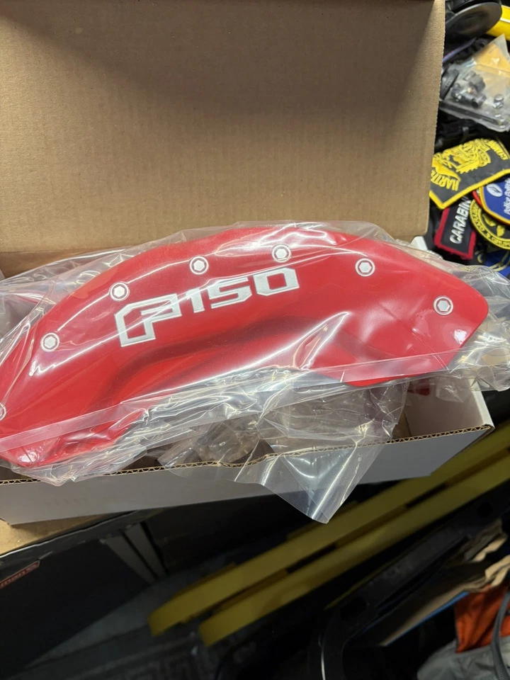 Cubiertas de pinza de freno rojas MGP 10256SF16RD para Ford Expedition 2021-2024 Foto 3 de 3